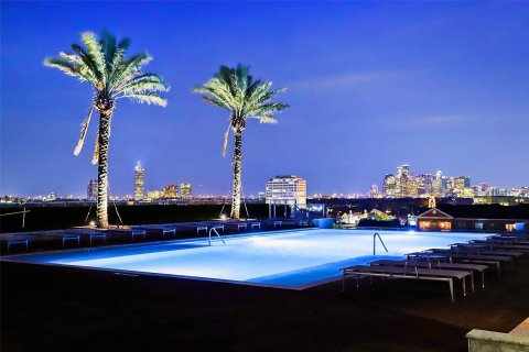 2727 Kirby Drive #16C